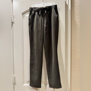 Lululemon On The Fly Pant *Woven 28" in Dark Olive